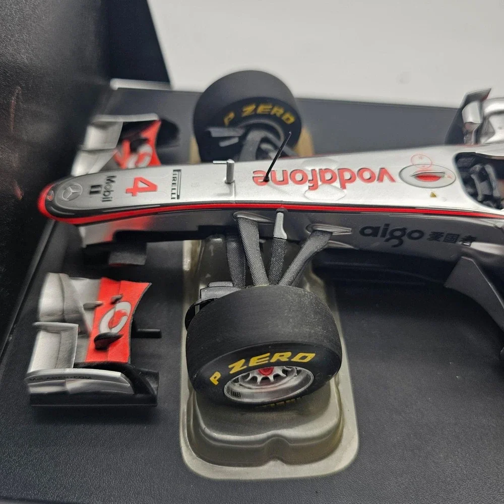 Jenson Button #4 Vodafone McLaren Mercedes Formula 1 1:18 scale display model
